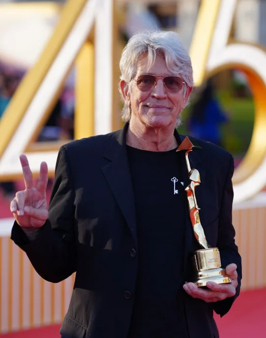 Eric Roberts Honored with the Golden Pyramid Award at the 45th Cairo International Film Festival