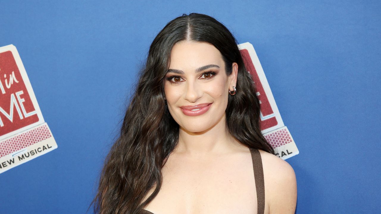 Lea Michele Debunks the “Crazy” Rumor That She Can’t Read
