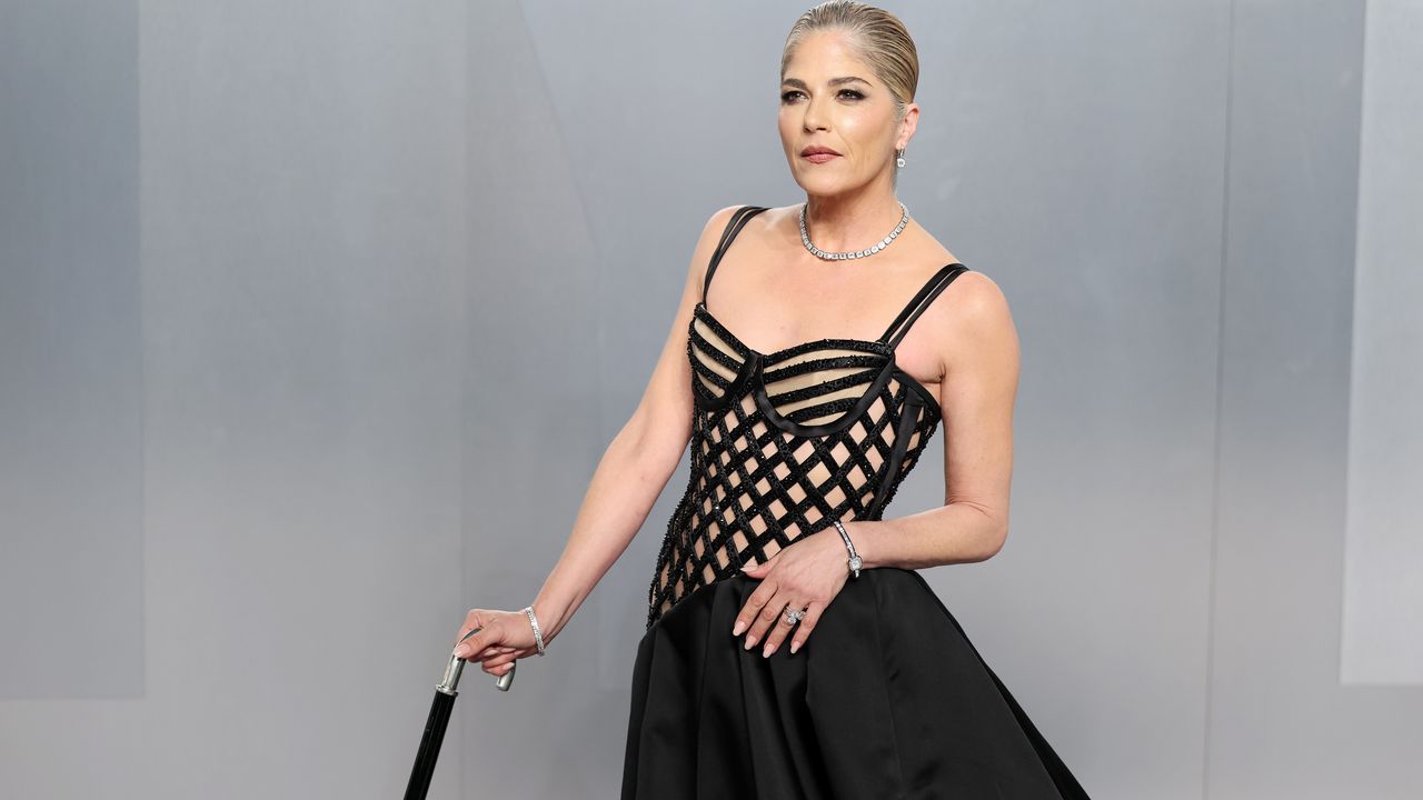 Selma Blair Wore the Diamond-Studded Watch Found at the Vanity Fair Oscar Party Selma Blair Wore the Diamond-Studded Watch Found at the Vanity Fair Oscar Party