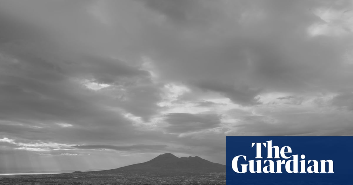 ‘Was that an earthquake?’ Italy’s great psycho-geographer tackles the Vesuvius-haunted Naples tourists seldom see | Film ‘Was that an earthquake?’ Italy’s great psycho-geographer tackles the Vesuvius-haunted Naples tourists seldom see | Film