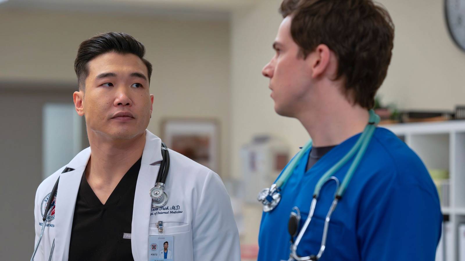 Jacob Dudman’s Dr. Asher Green Was Supposed To Be American in the ‘Scrubs’ Revival
