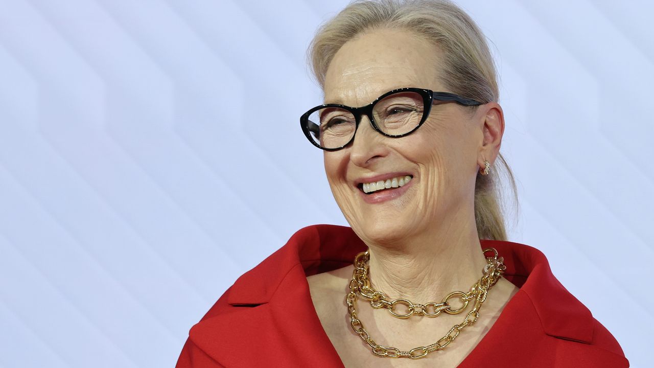 Meryl Streep on “Beef” With Goldie Hawn, Robert Redford Love Scenes, and What Her Grandchildren Call Her Meryl Streep on “Beef” With Goldie Hawn, Robert Redford Love Scenes, and What Her Grandchildren Call Her