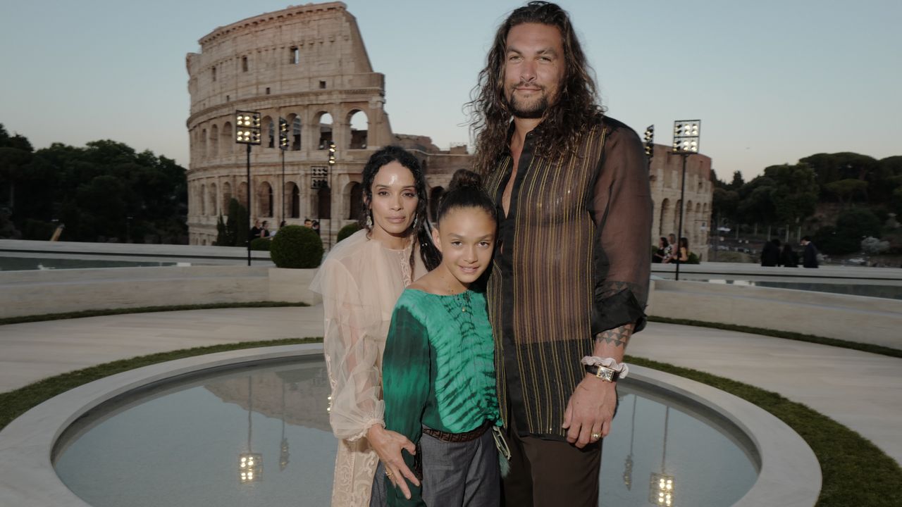Jason Momoa and Lisa Bonet Reunite at Daughter Lola’s High School Graduation Jason Momoa and Lisa Bonet Reunite at Daughter Lola’s High School Graduation