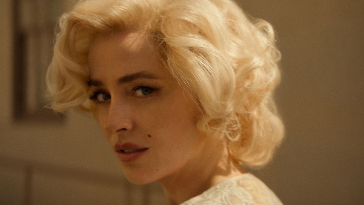 Exclusive Photos of Dakota Johnson and Ellen Burstyn as Marilyn Monroe