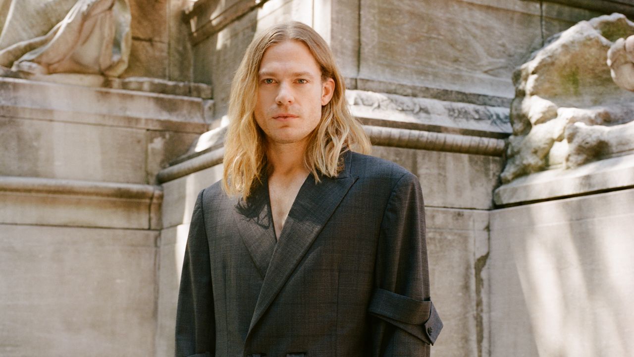 For Sam Reid, Playing the Vampire Lestat Comes With Pleasure—and Perhaps a Nip of Pain For Sam Reid, Playing the Vampire Lestat Comes With Pleasure—and Perhaps a Nip of Pain