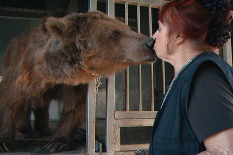 ‘Bear With Me’ review: Compelling documentary celebrates a retired circus trainer and her beloved animal | Reviews ‘Bear With Me’ review: Compelling documentary celebrates a retired circus trainer and her beloved animal | Reviews