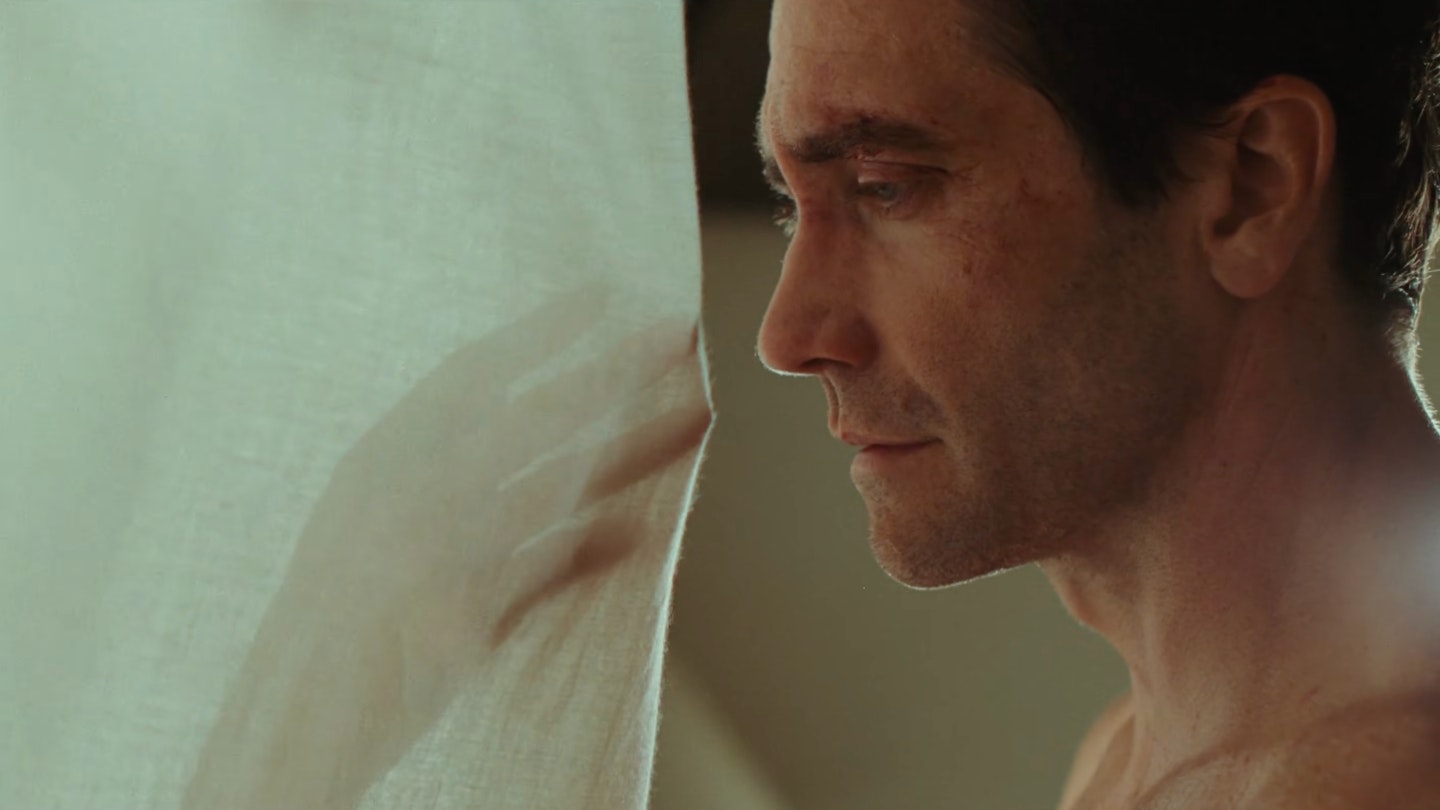 Remain Trailer Sees Jake Gyllenhaal & Phoebe Dynevor In Love Remain Trailer Sees Jake Gyllenhaal & Phoebe Dynevor In Love